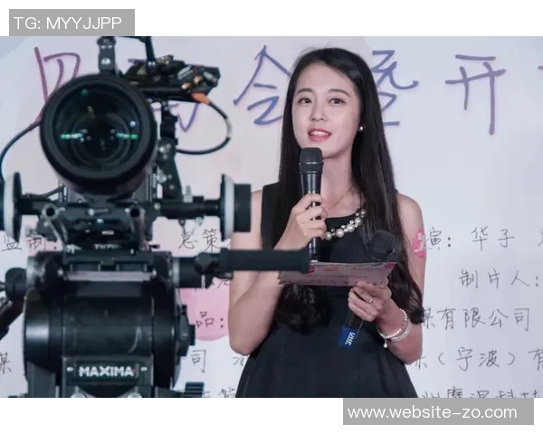 华子怒斥网红利用孩子炒作网红反击称其虚伪不配关心